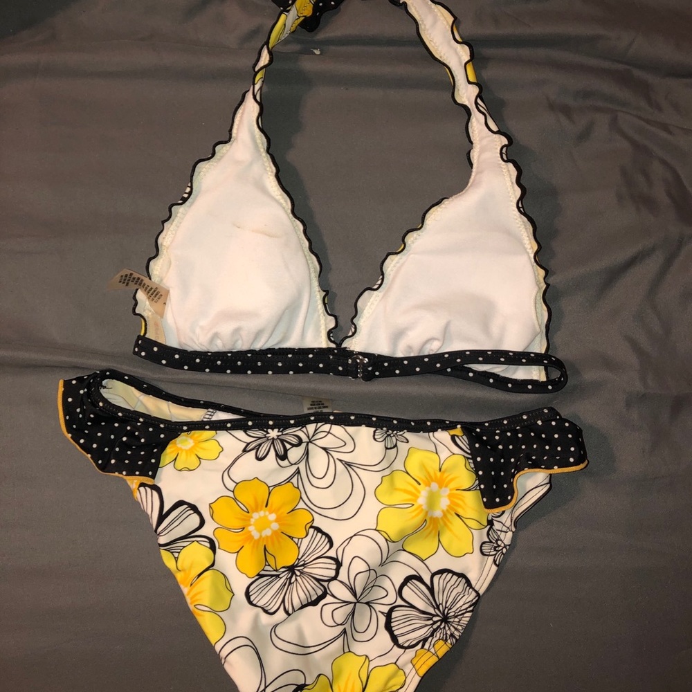Bikini - Picture 2 of 3